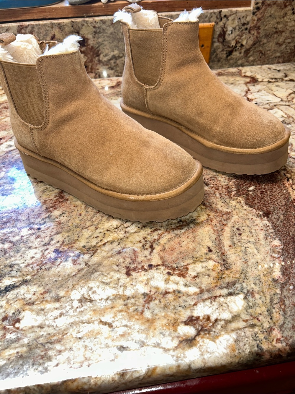 Women’s Tan Suede Platform Chelsea Boot with Shearling Lining Size 8.5; Like New